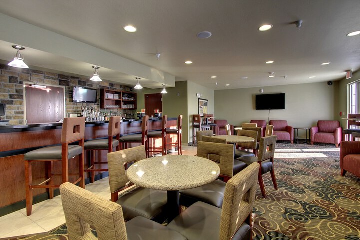 Lounge 37 of 40