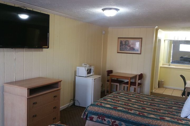 Room 13 of 40