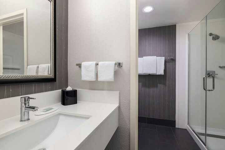 Courtyard by Marriott Dallas-Fort Worth / Bedford