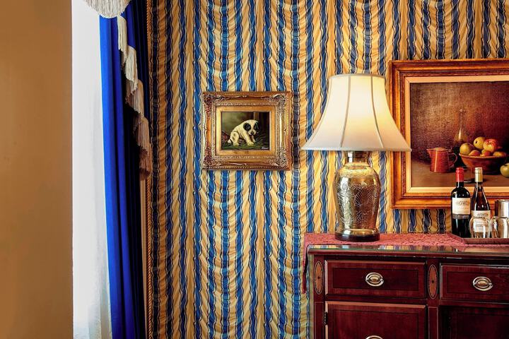The Hotel Saskatchewan Autograph Collection