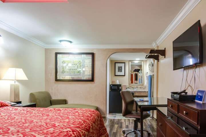 Room 35 of 82