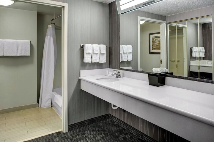Courtyard by Marriott Cleveland Westlake