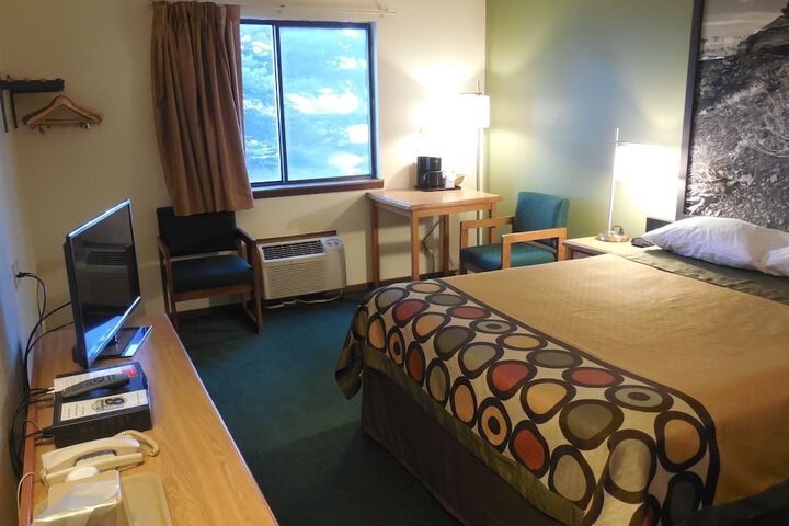 Super 8 by Wyndham Buffalo