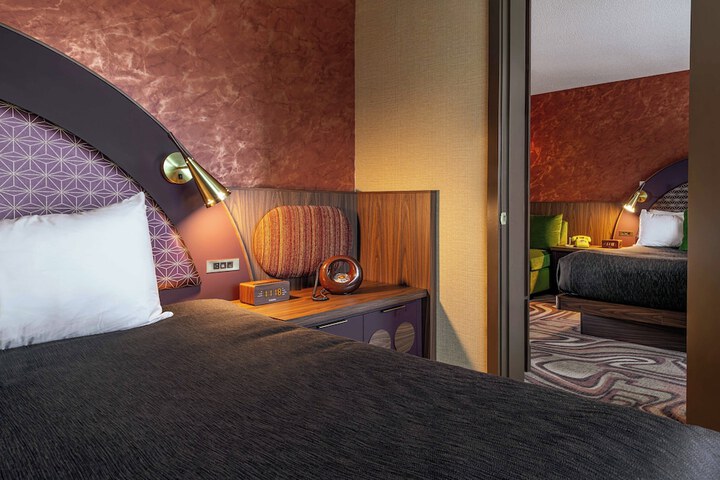 Room 120 of 157