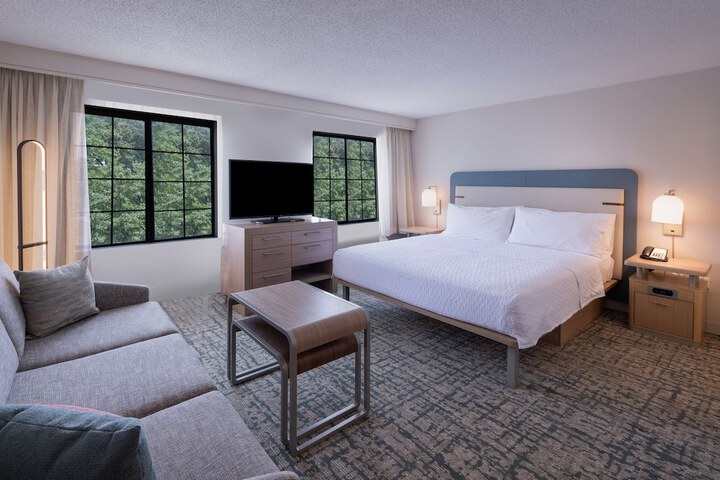 Room 32 of 47