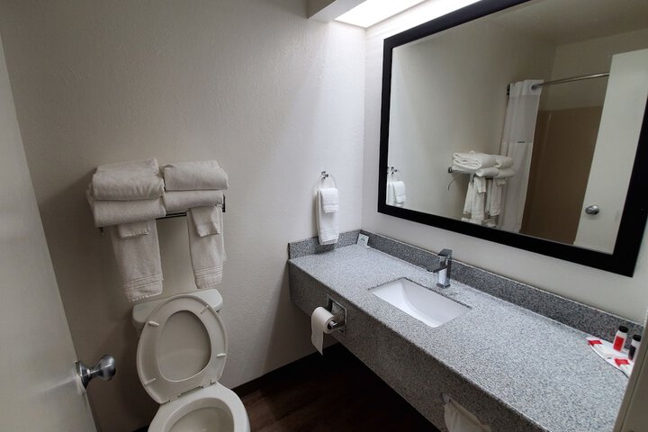 Room 16 of 18