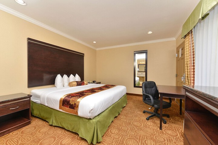 Room 26 of 40