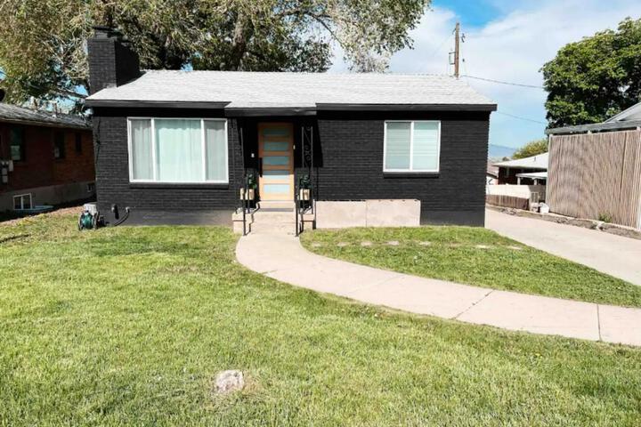Entire Home near SLC. Family Friendly & King Suite