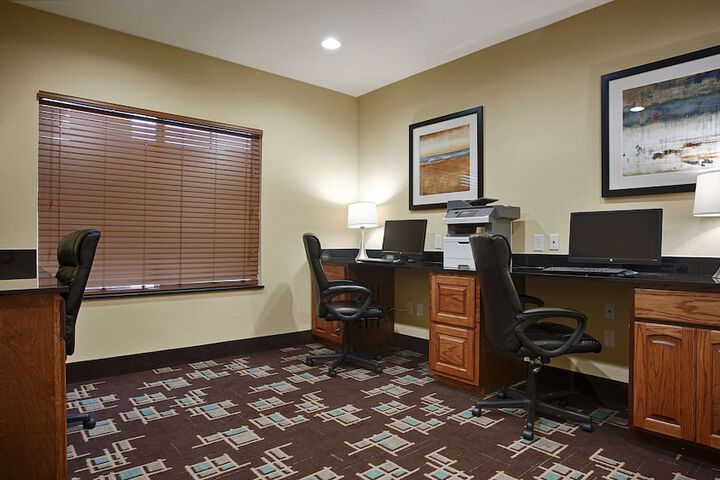 Business Center 21 of 21