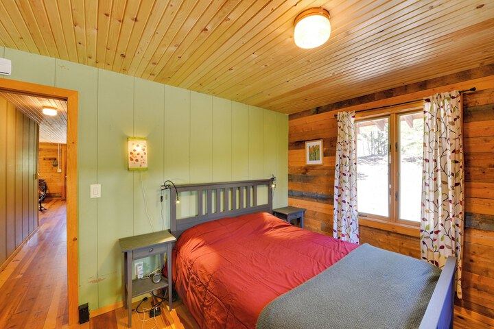 Idyllic Twin Lakes Escape w / Views of the Lakes