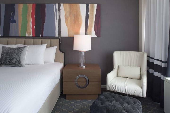Room 37 of 61