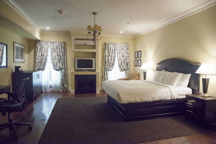 Room 13 of 32