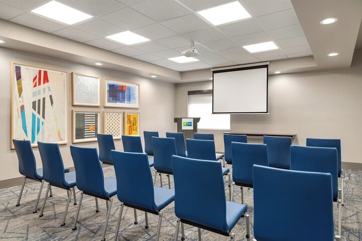 Holiday Inn Express Hotel & Suites Edmond by IHG