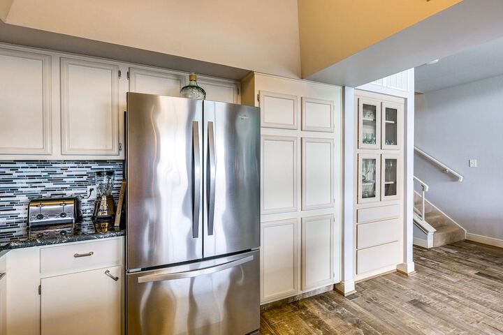 Beautiful Waterfront Condo on Lake Conroe w / Dock