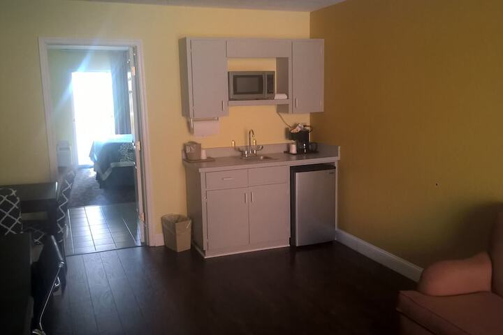 Days Inn & Suites by Wyndham Port Richey