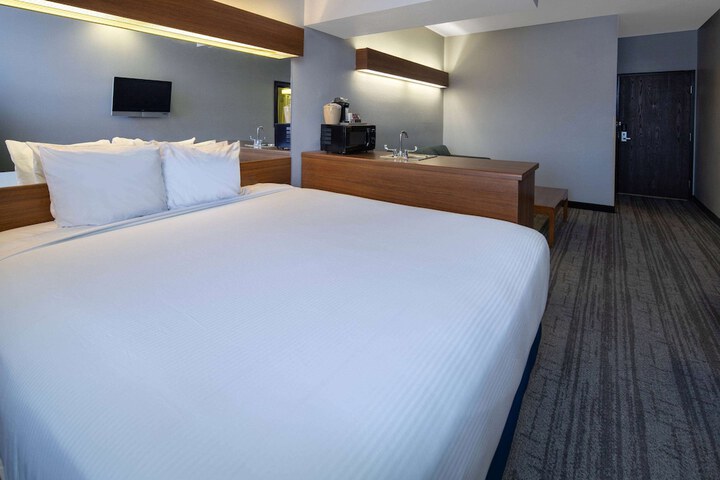 Room 8 of 26