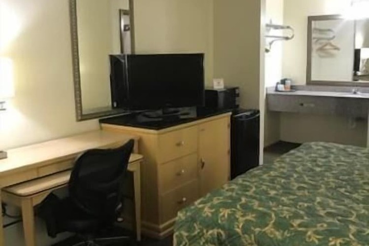 Room 30 of 34