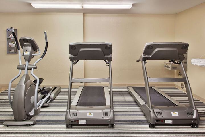 Sonesta Simply Suites Cleveland North Olmsted Airport