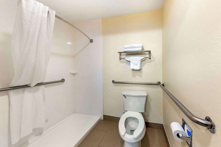Room 13 of 28