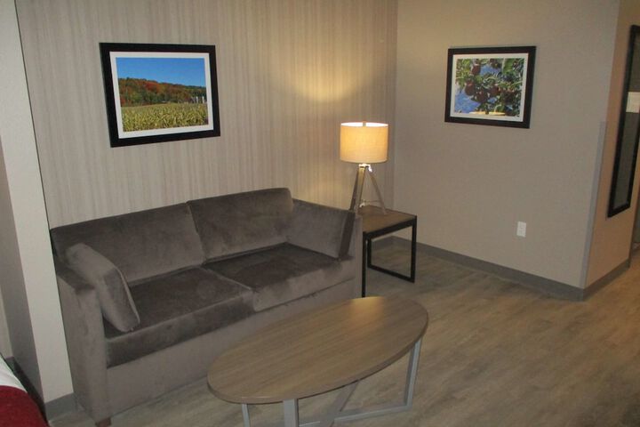 Room 32 of 43