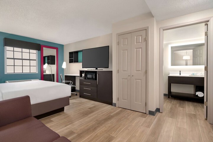 Room 32 of 45