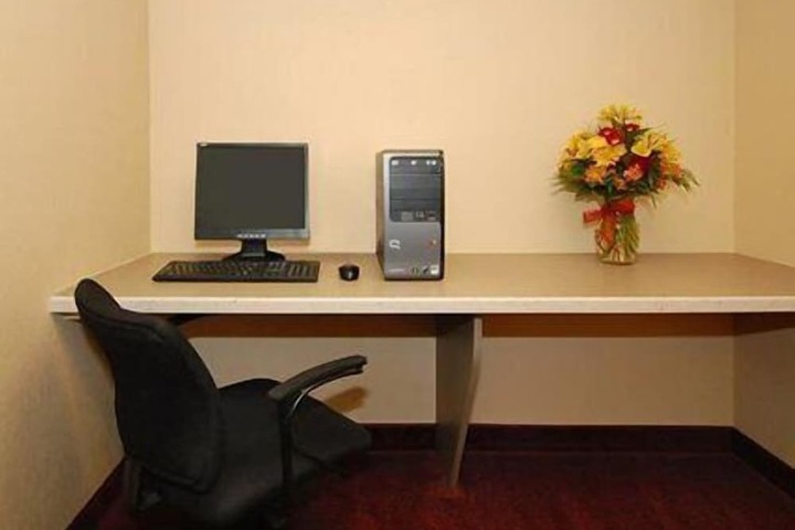 Business Center 37 of 37