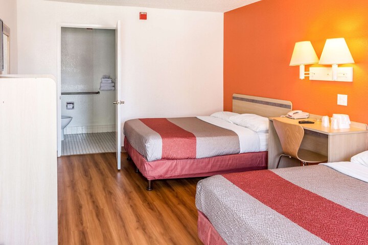 Room 17 of 27