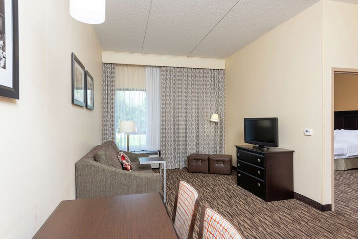 Hampton Inn & Suites Cleveland-Airport / Middleburg Heights