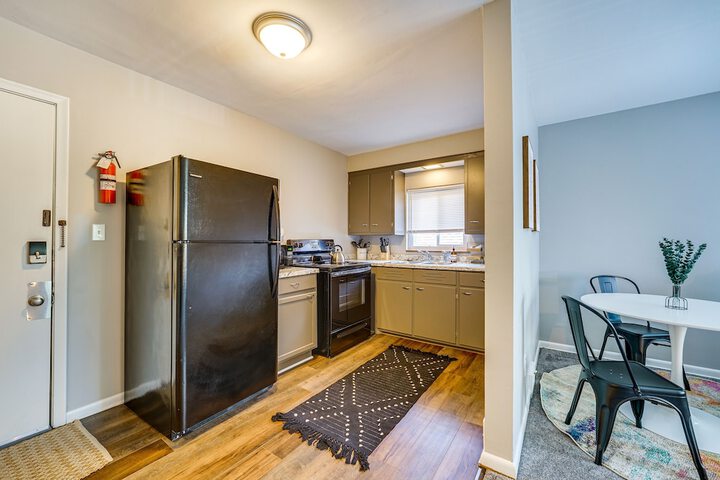 Pet-friendly Vacation Rental Apt Near Bishop Park!