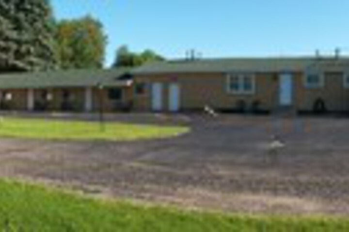 Lakes N Trails Motel