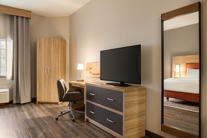 Room 28 of 48