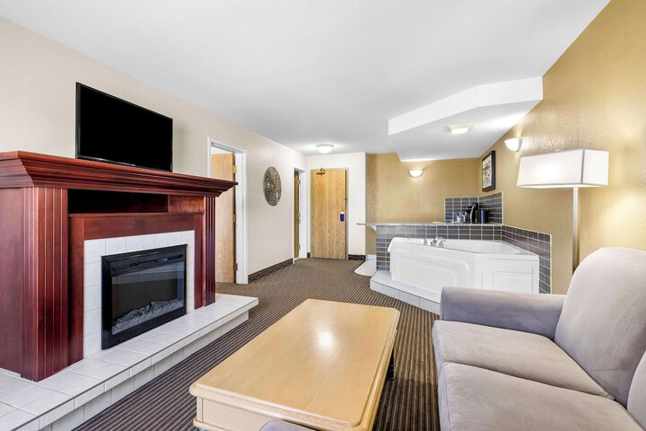 Room 32 of 46
