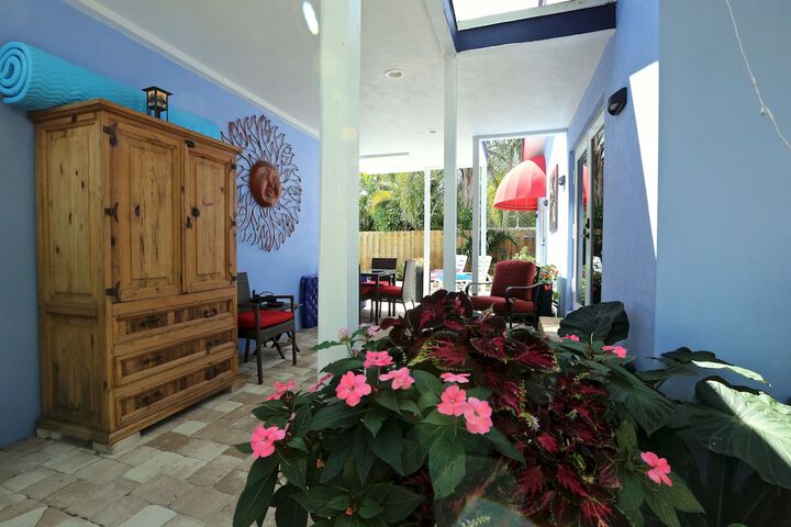 Fantasy Island Inn – Caters to Men