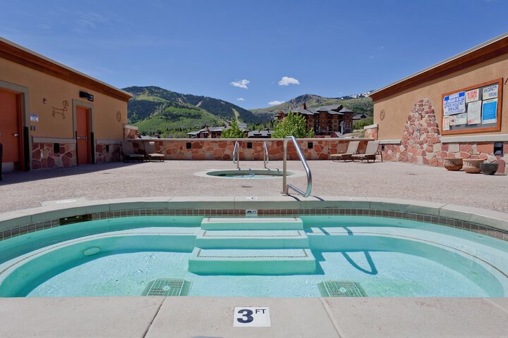 Pool 14 of 261