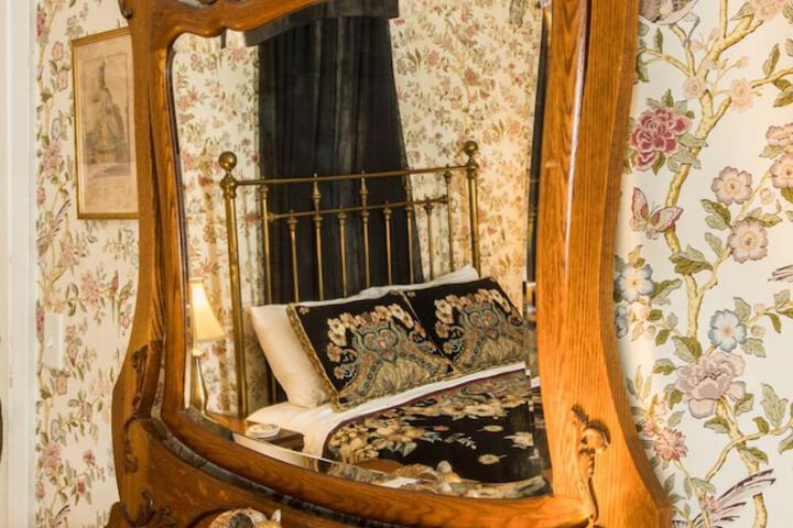 Room 25 of 76