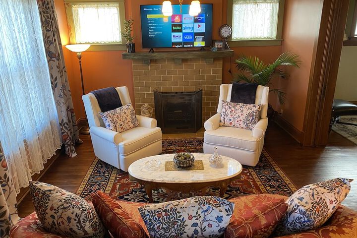 Vineyard Mansion & Carriage House Bed & Breakfast