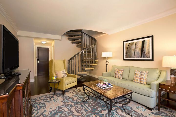 Room 32 of 215