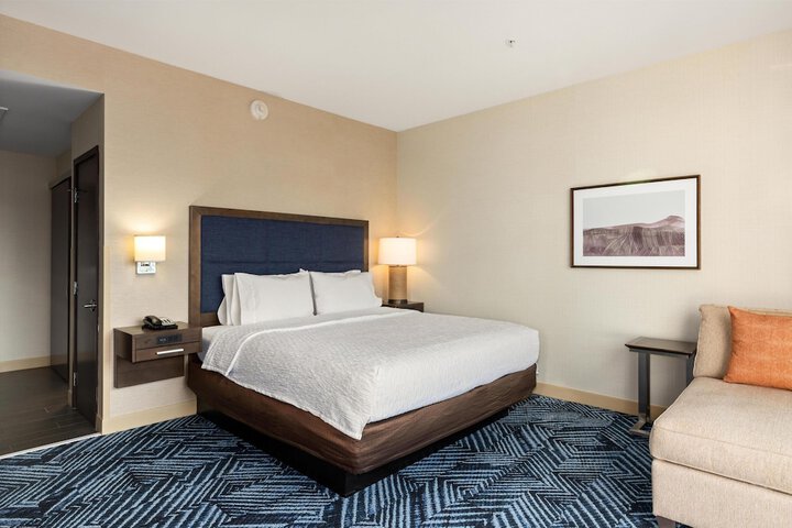 Hampton Inn & Suites Los Angeles - Glendale
