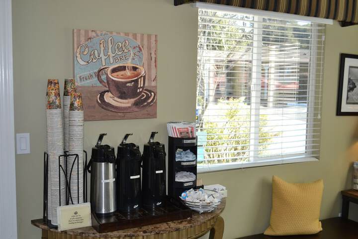 Breakfast/Coffee Service 33 of 46