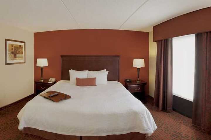 Room 32 of 46