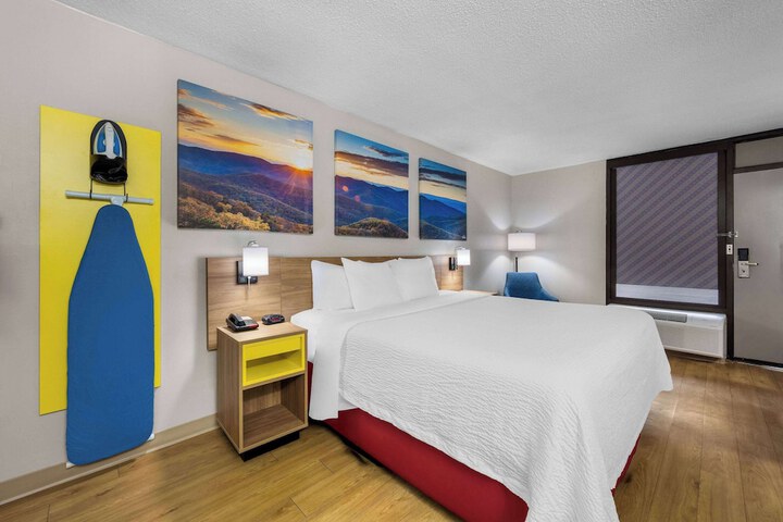 Room 12 of 40