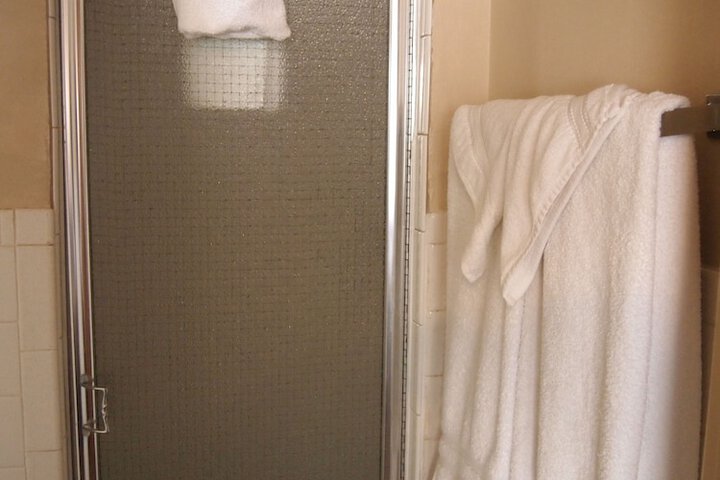 Room 12 of 37