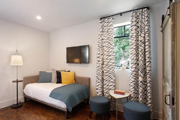 Room 60 of 164