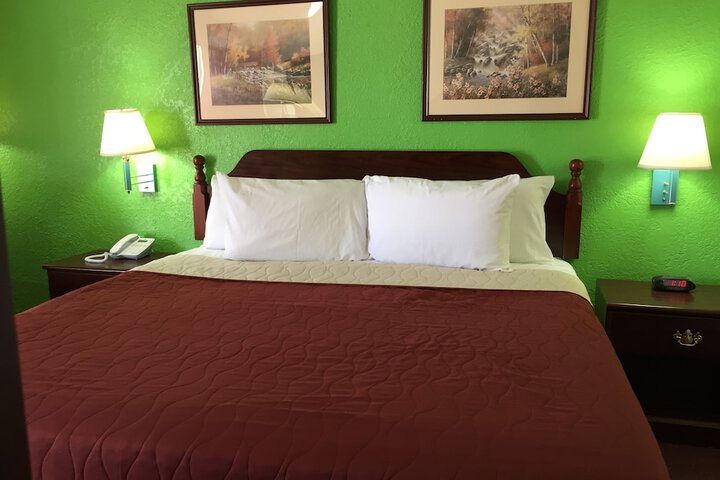 Room 21 of 27