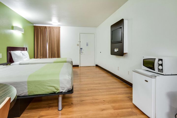 Room 27 of 35