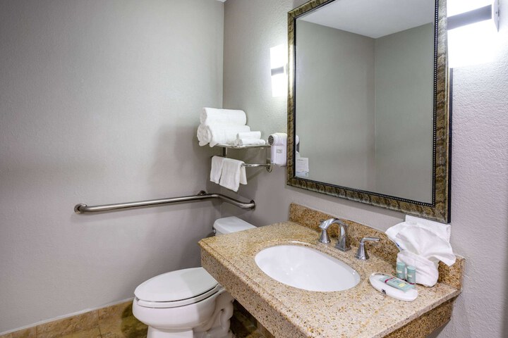 Baymont by Wyndham La Vergne / Nashville I-24 East