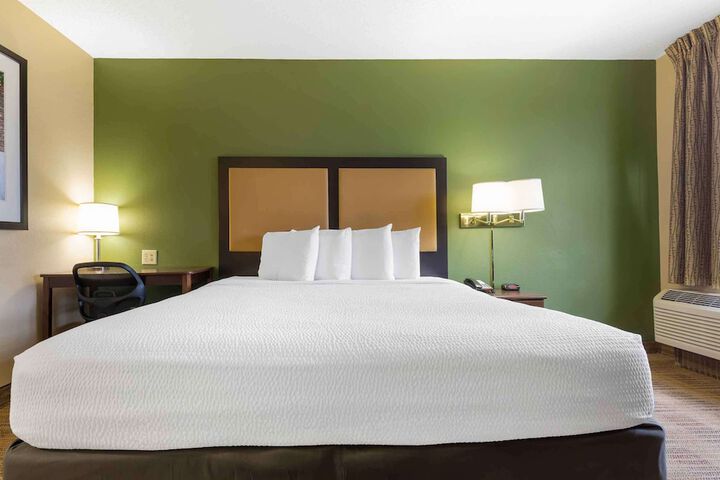 Room 12 of 25