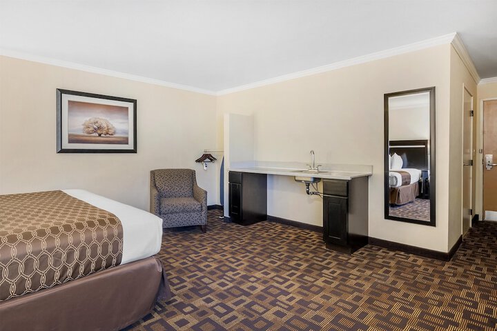 Best Western Plus Inn of Hayward