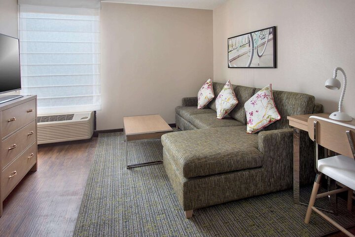Room 17 of 27