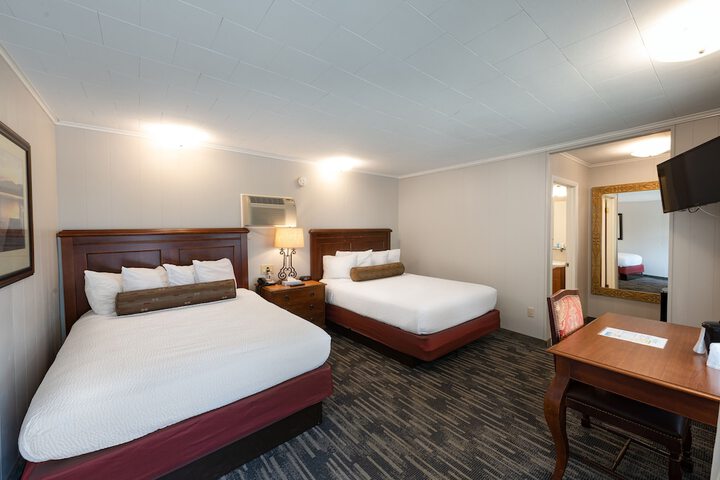 Scottys Lakeside Resort
